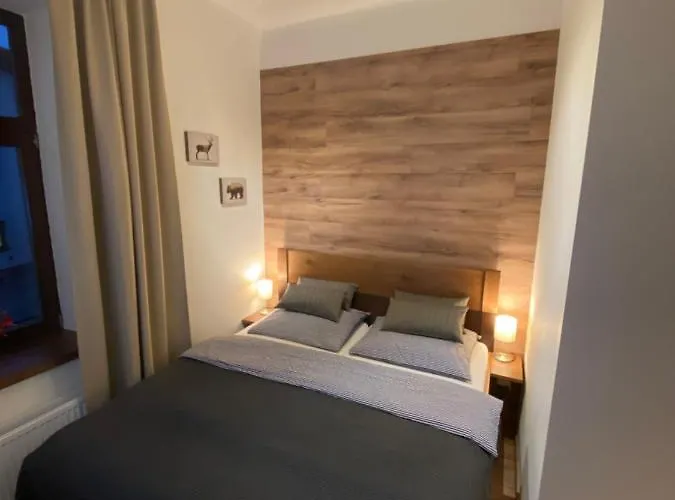 Yellow Apartman