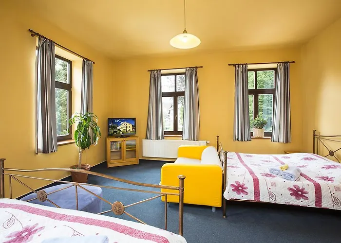 Yellow Apartman